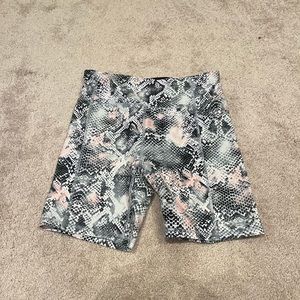 Jessica Simpson snake print active bike shorts - large